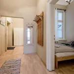 Center 2bedroom Center *